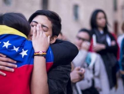 Venezuela, la mayor reserva de petróleo del mundo, fue impulsada por una ruptura en el estado de derecho y la desintegración de las instituciones gubernamentales.