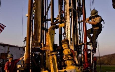 Estados Unidos acelera plan de tres niveles para reducir los precios del petróleo